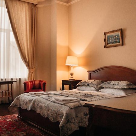 British Club Lviv Hotel Eksteriør billede