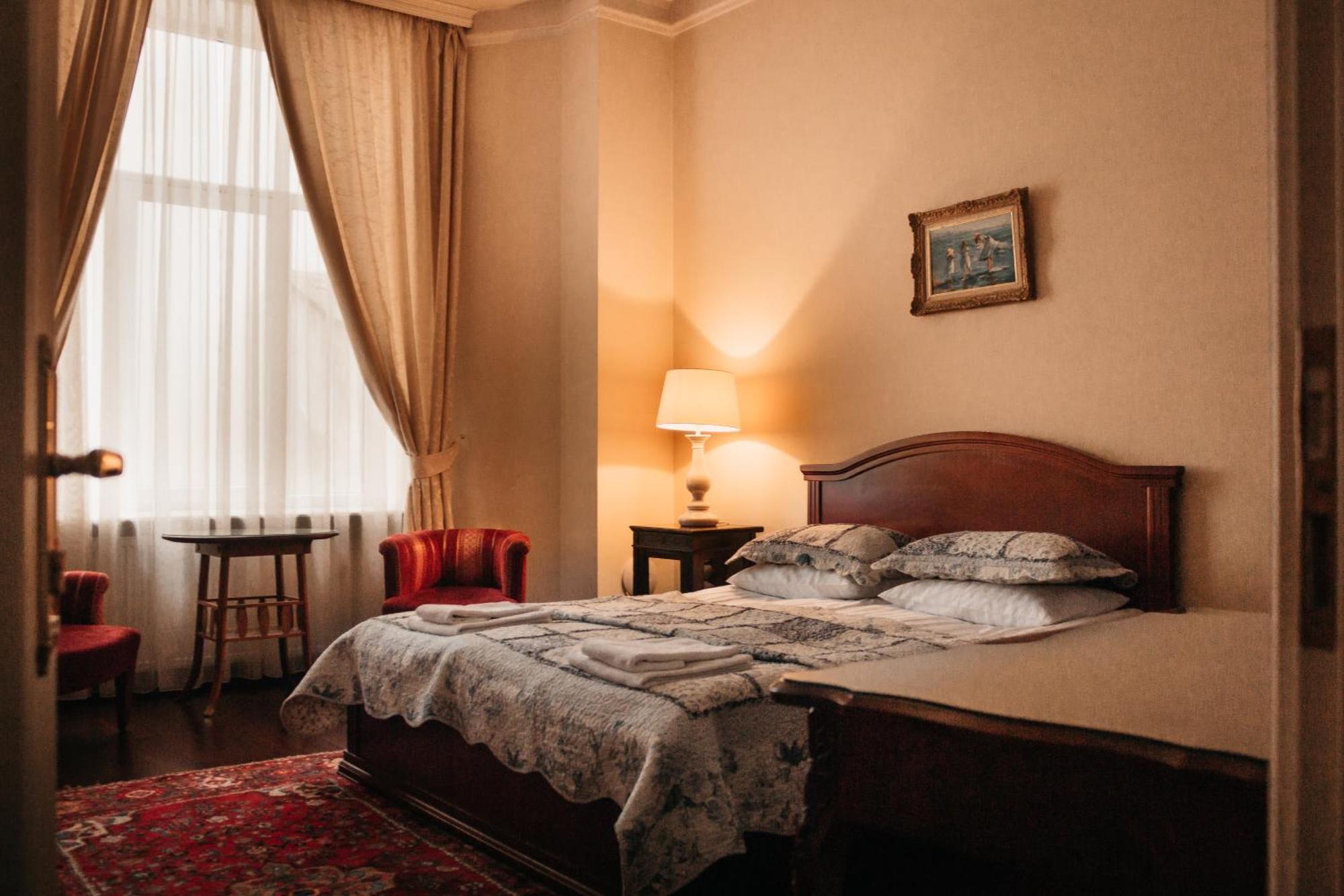 British Club Lviv Hotel Eksteriør billede