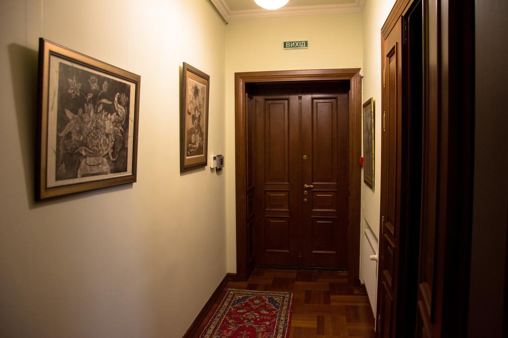 British Club Lviv Hotel Eksteriør billede