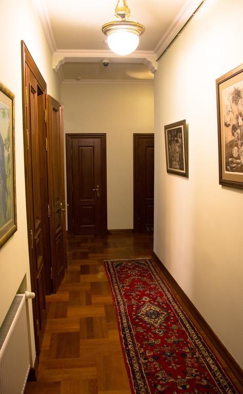 British Club Lviv Hotel Eksteriør billede