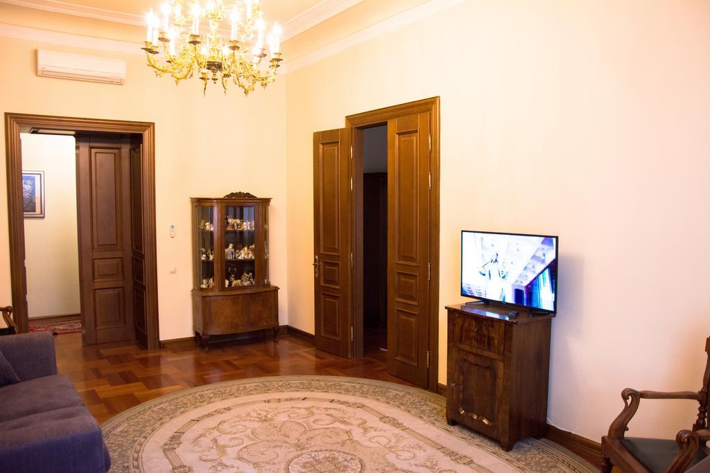 British Club Lviv Hotel Eksteriør billede