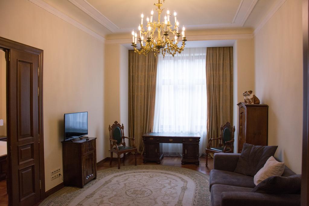 British Club Lviv Hotel Eksteriør billede