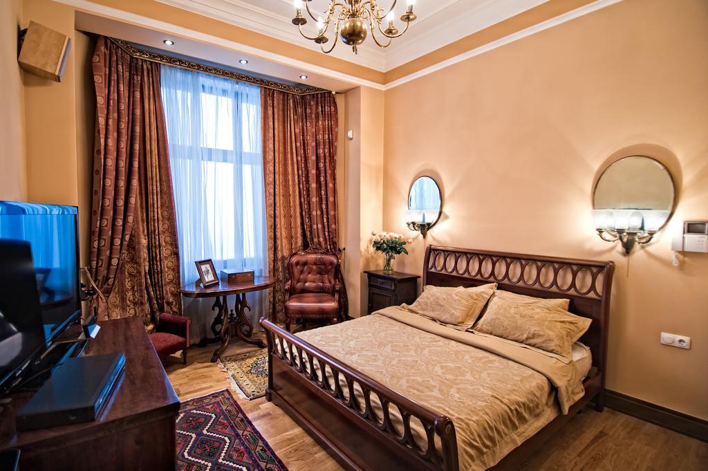 British Club Lviv Hotel Eksteriør billede
