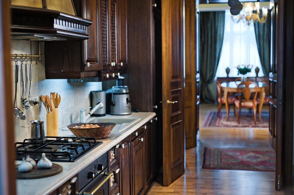 British Club Lviv Hotel Eksteriør billede