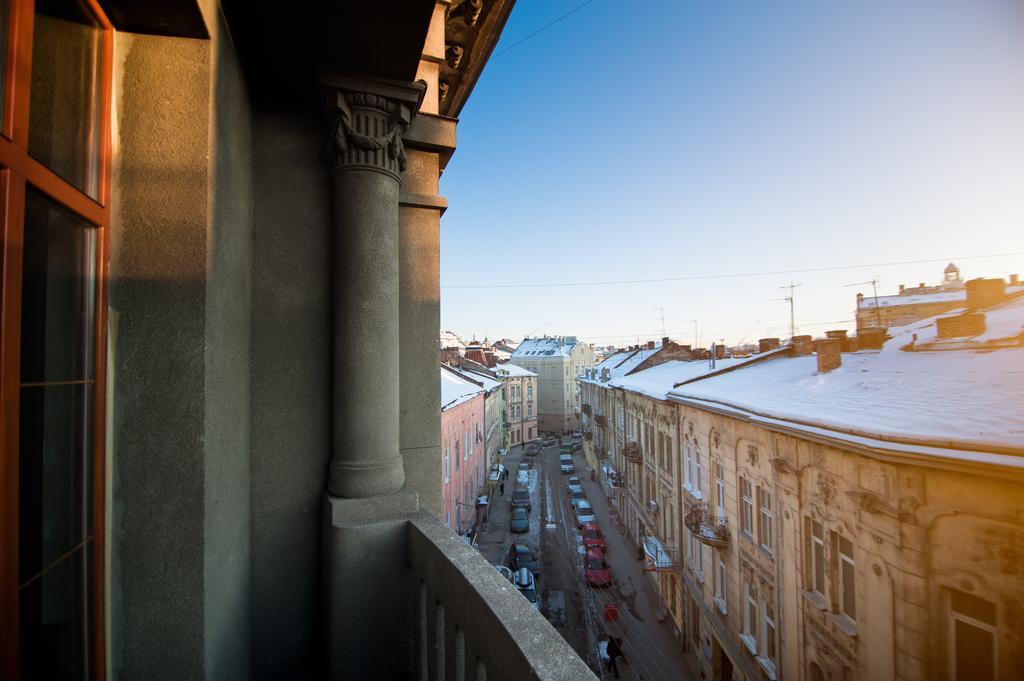 British Club Lviv Hotel Eksteriør billede