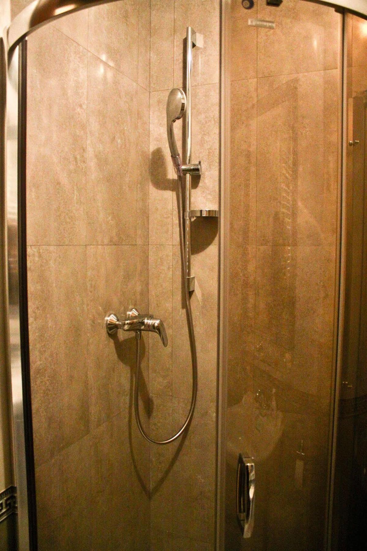 British Club Lviv Hotel Eksteriør billede