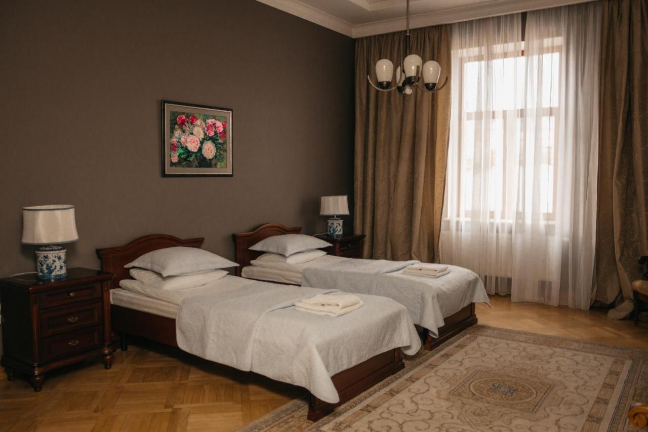British Club Lviv Hotel Eksteriør billede
