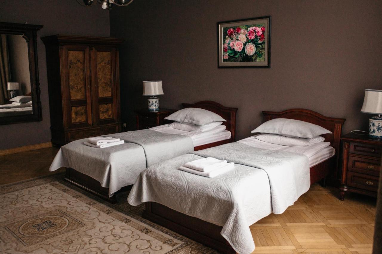 British Club Lviv Hotel Eksteriør billede