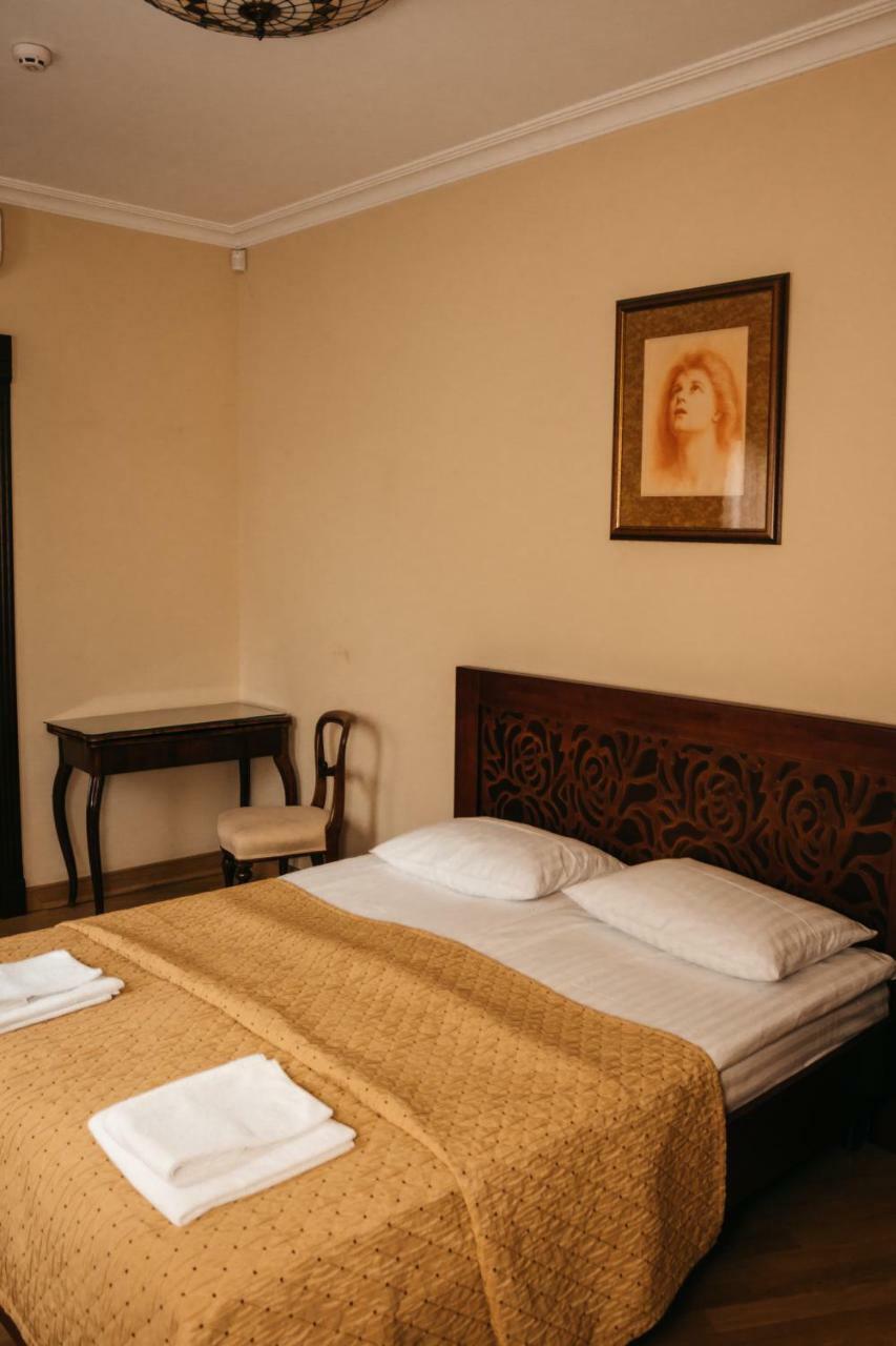 British Club Lviv Hotel Eksteriør billede