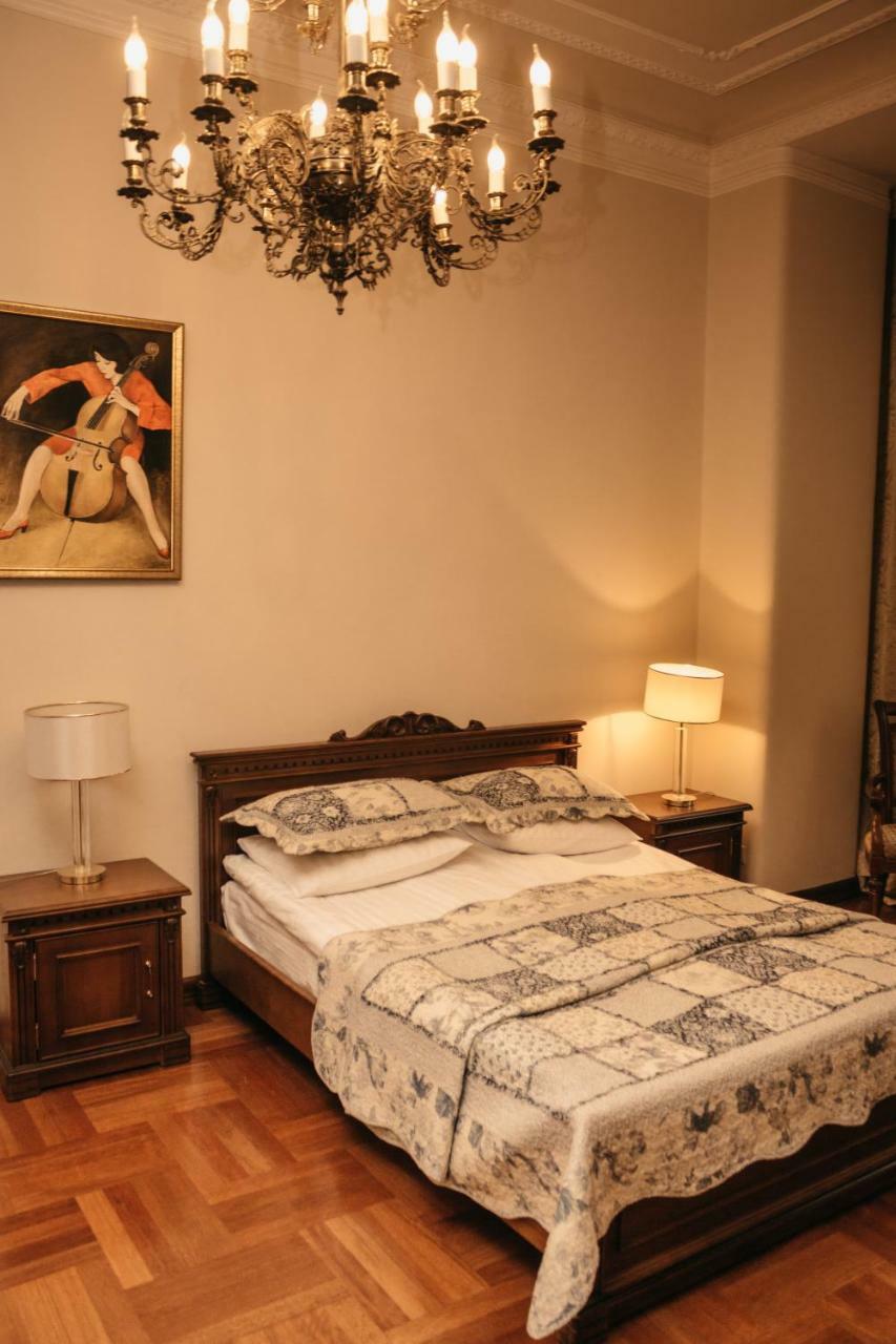 British Club Lviv Hotel Eksteriør billede