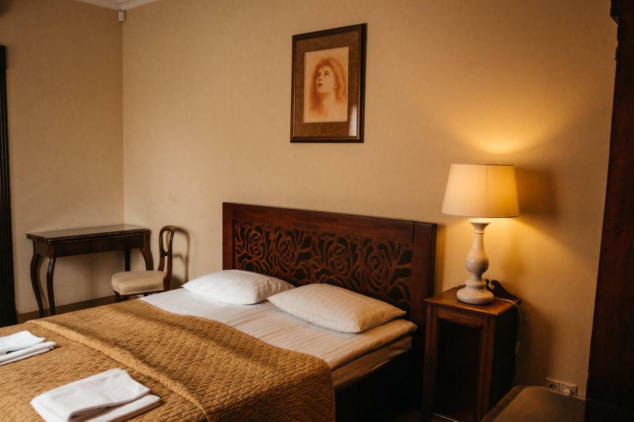 British Club Lviv Hotel Eksteriør billede