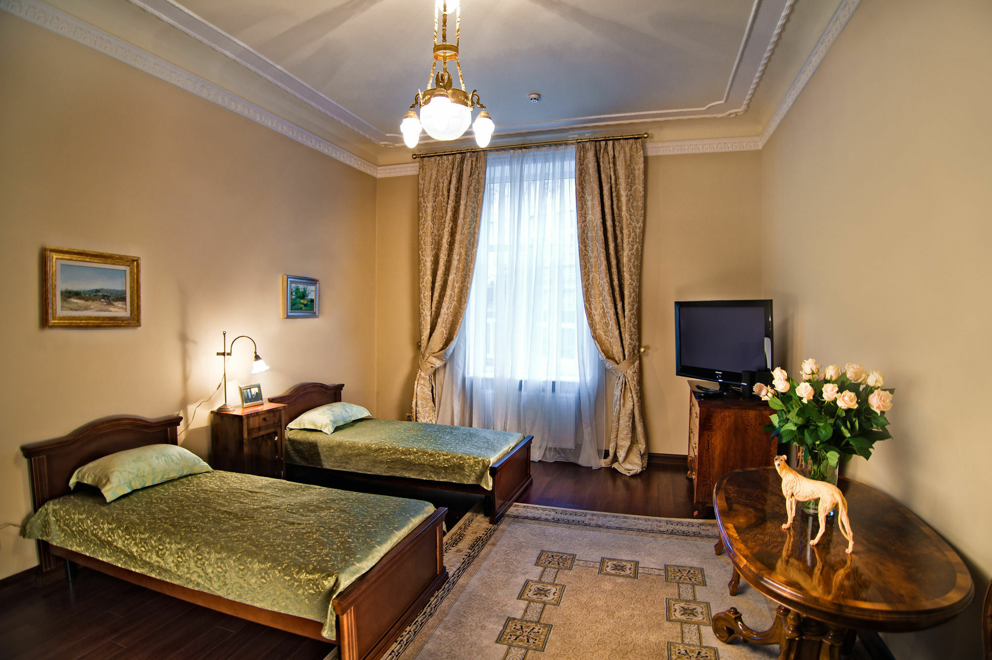 British Club Lviv Hotel Eksteriør billede