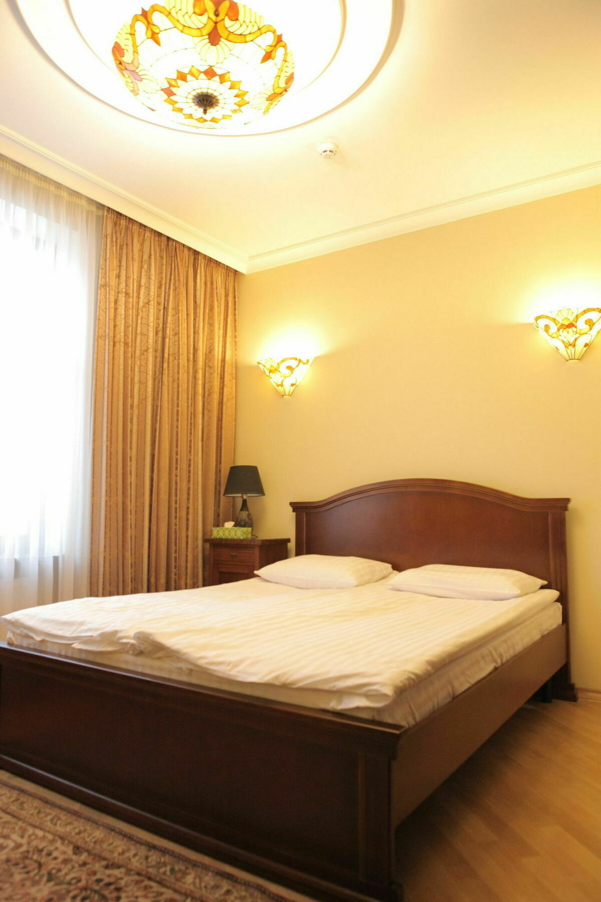 British Club Lviv Hotel Eksteriør billede